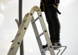 09-نردبان-با-سکو