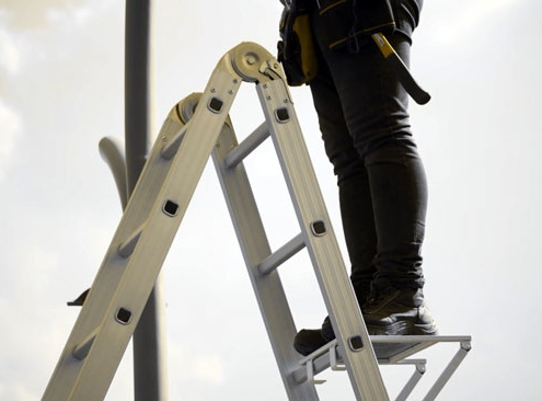 09-نردبان-با-سکو